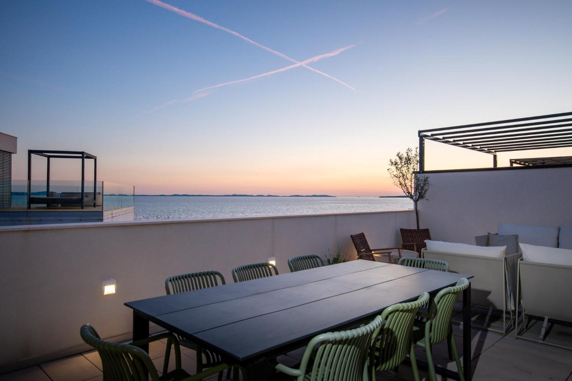 Villa Beachfront Taris With Seaview *