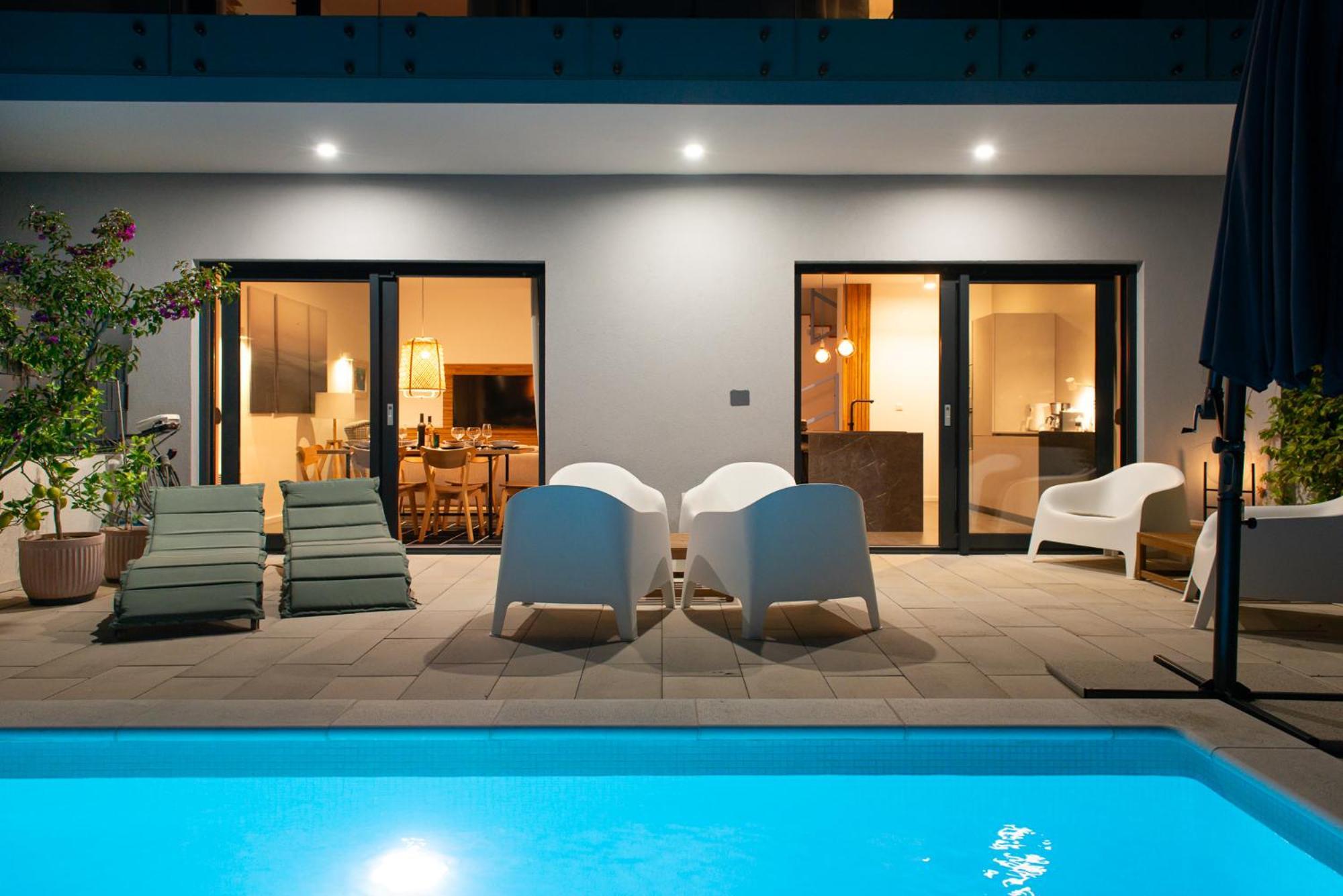 Beachfront Taris With Seaview *